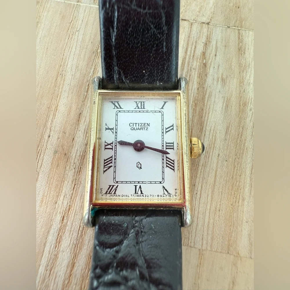 Vintage citizen ladies gold tone tank style watch NEW BATTERY